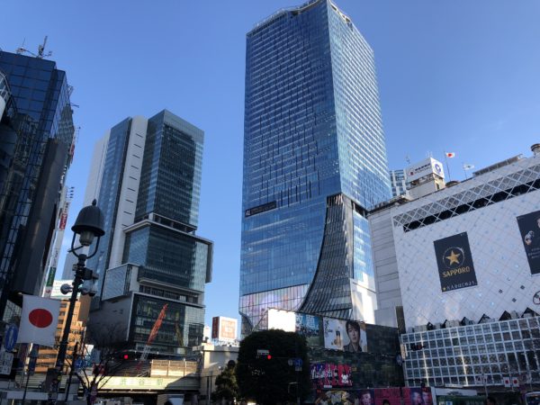 渋谷スクランブル交差点から見た渋谷スクランブルスクエア