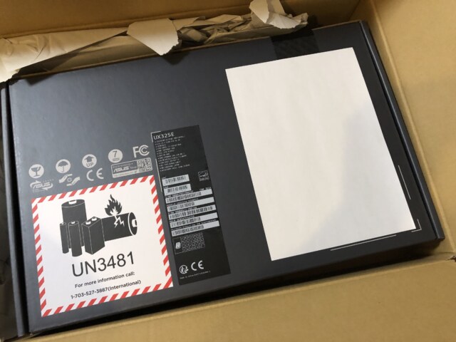 ASUS ZenBook 13 OLED UX325EA　ダンボール